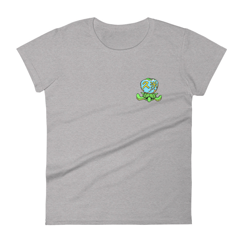 久米島亀ロゴマークワンポイント（レディース半袖Tシャツ）light color